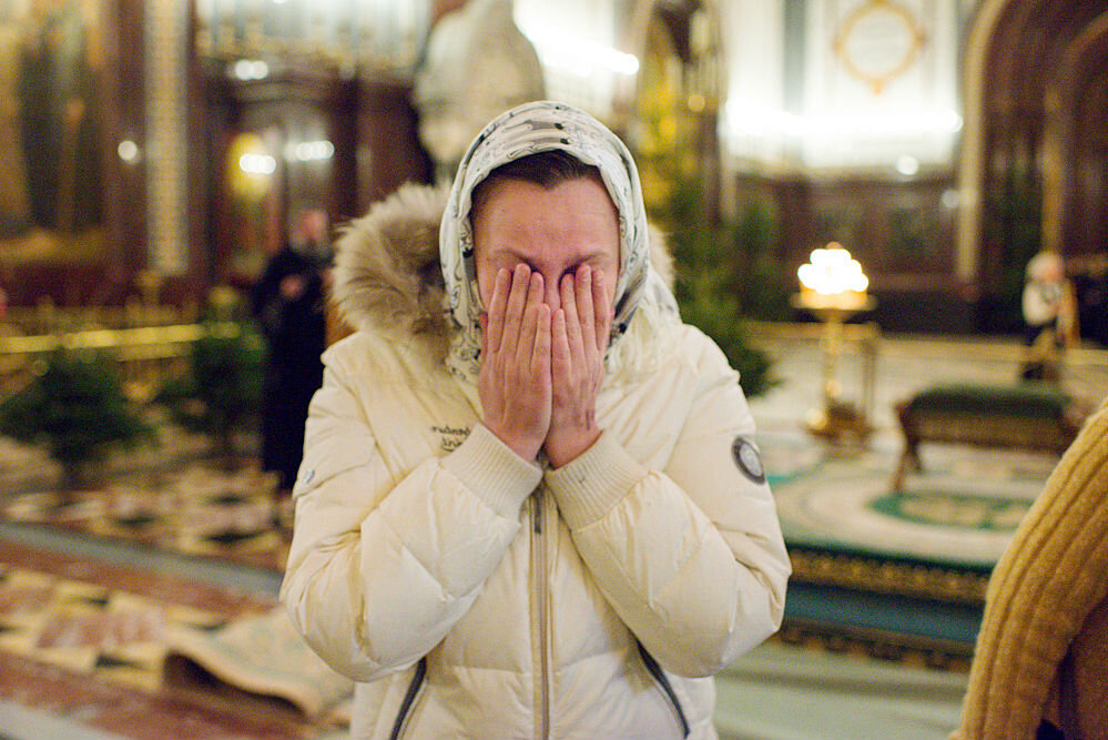 Люди в храме