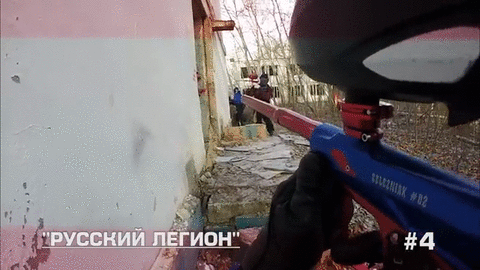 Гиф-нарезка из видео Пейнтболисты против спецназа 