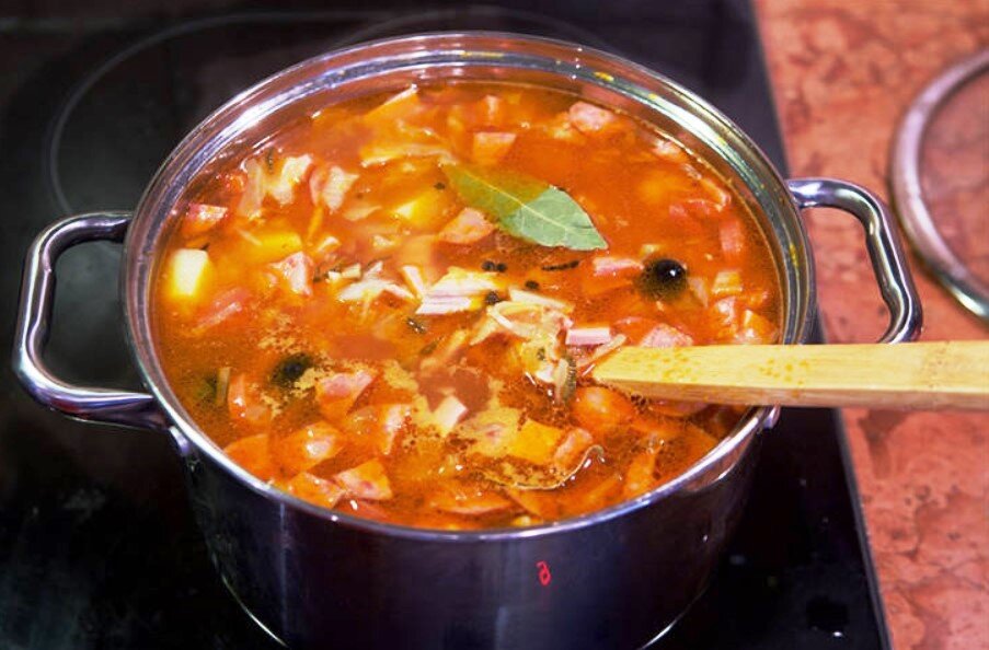 «Упрощенная» солянка: мой любимый рецепт вкуснейшего супа