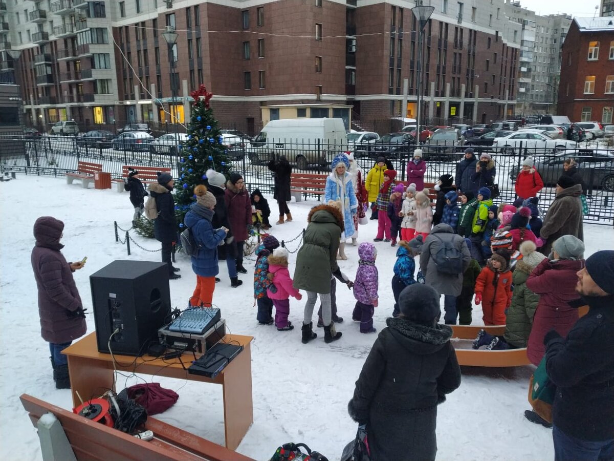 К проведению праздников «ЮИТ Сервис» традиционно привлекает артистов театра «Кавардак».