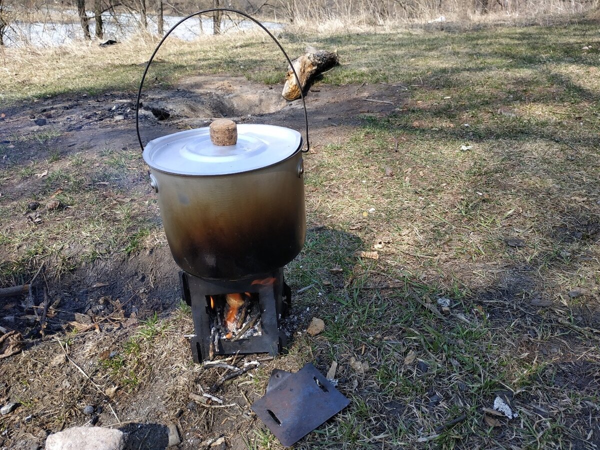 Печка в походных условиях. Кастрюлька на полтора литра