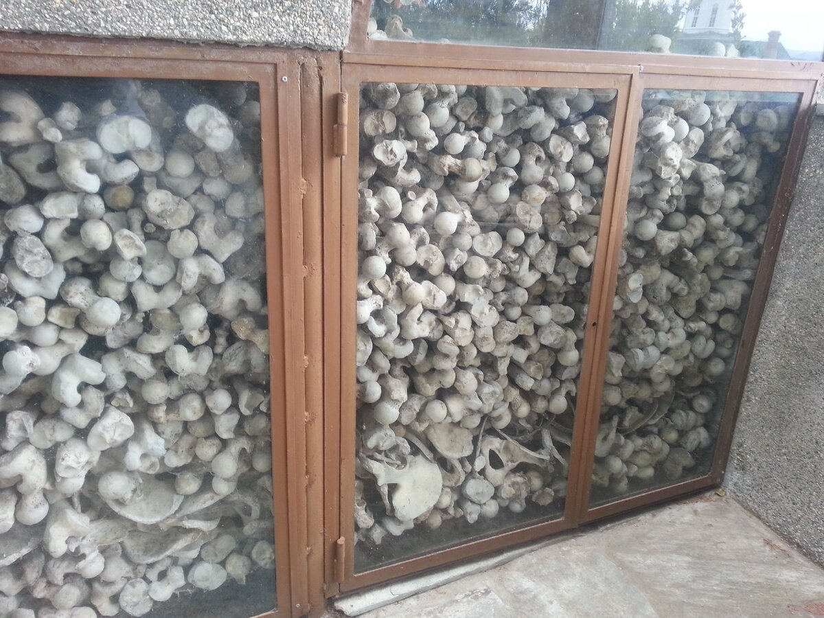 Кости монахов