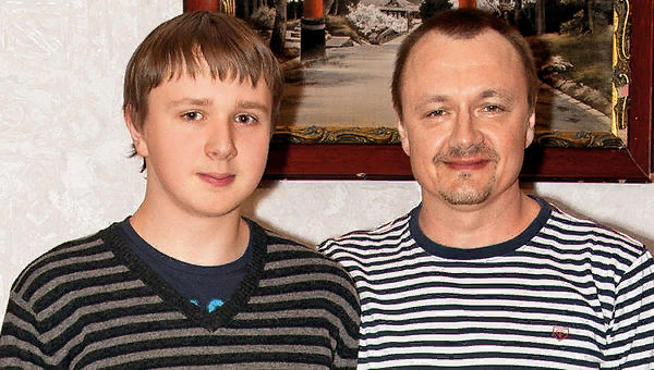 С Сыном. Фото из открытых источников