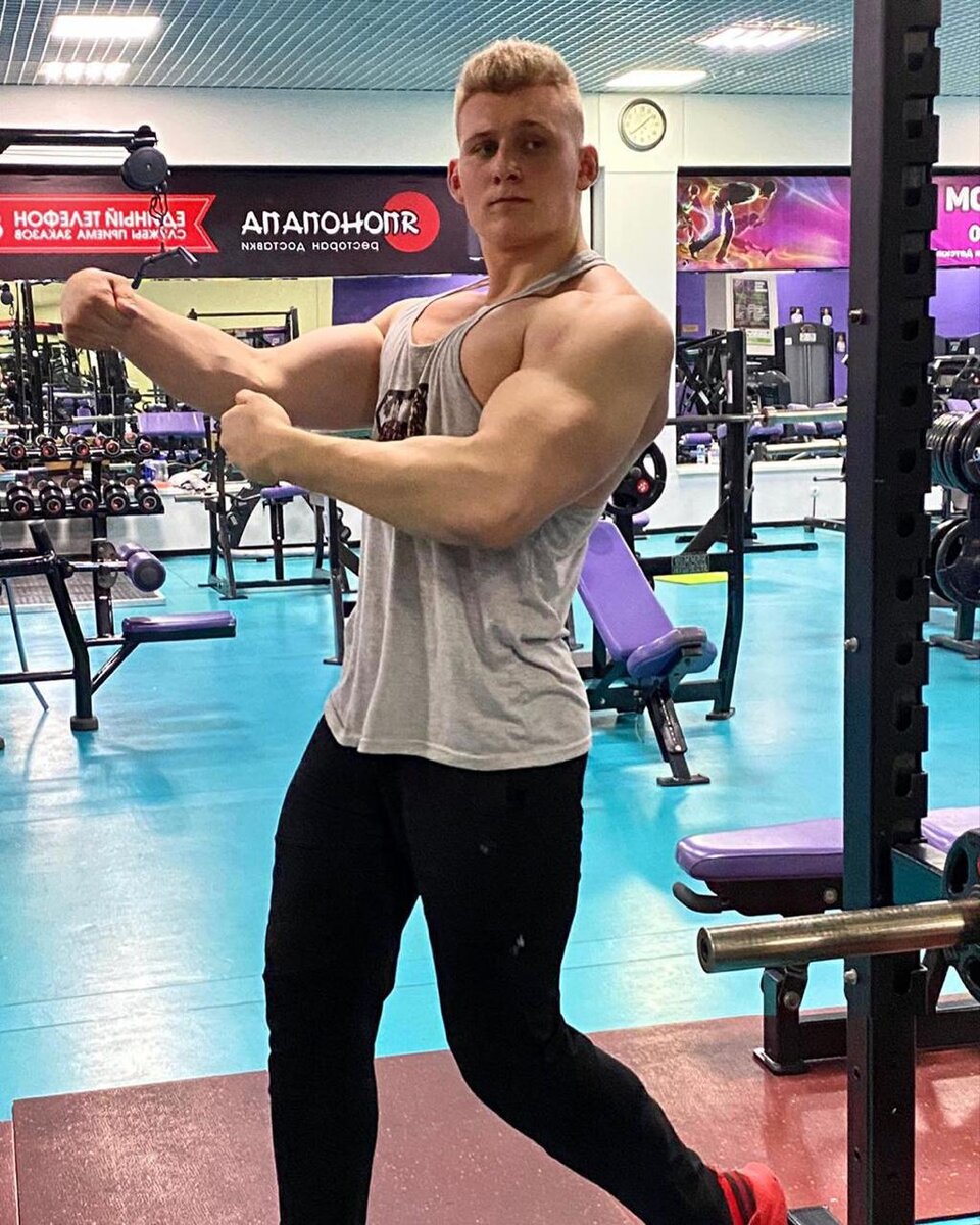 Это возможен только для новичка, или для кого, кто никогда не тренировал свои базуки  по силовой схеме. Где-то 70% посетителей залов мучают руки , делая пампинг или много повторений,  но это не работает. Поэтому, вероятно что результативность данного опыта приятно вас удивит!