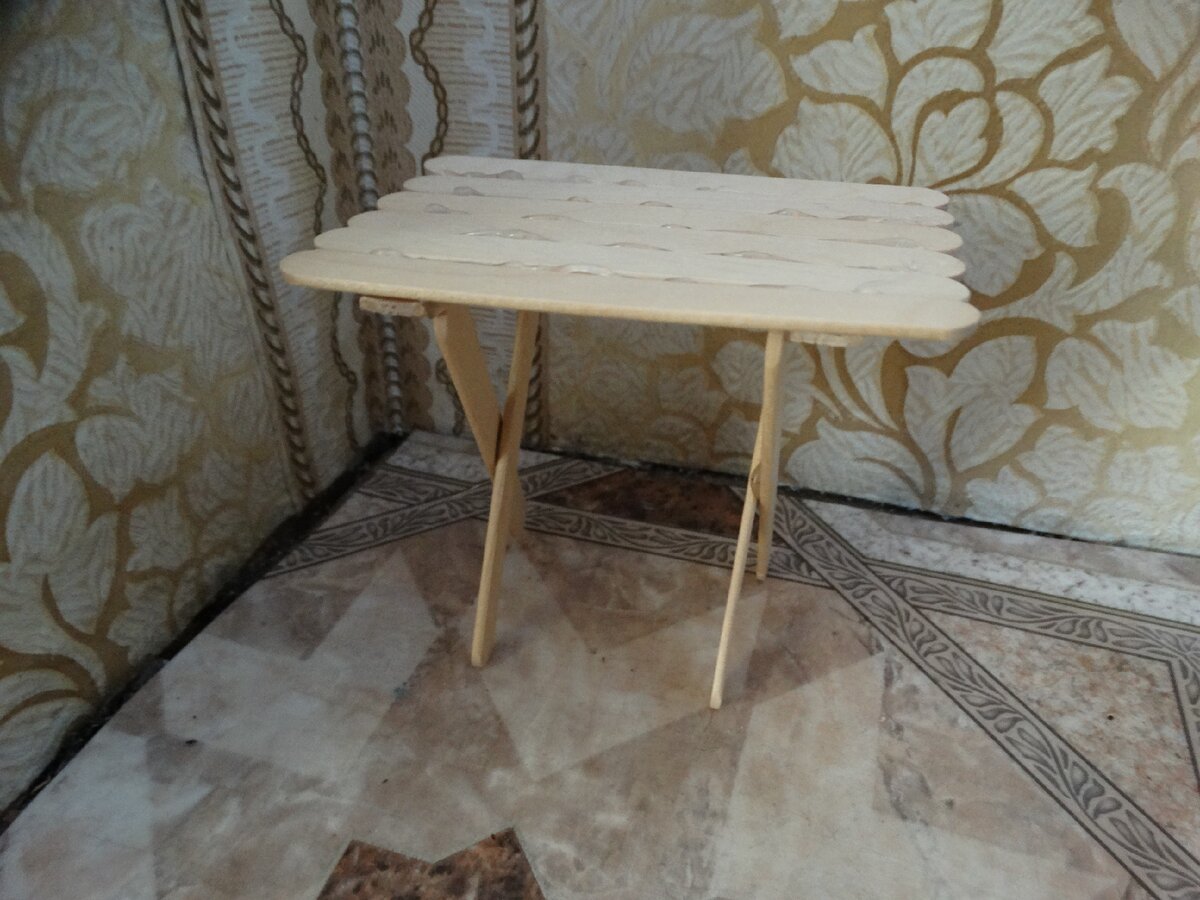 Столик из палочек от мороженого