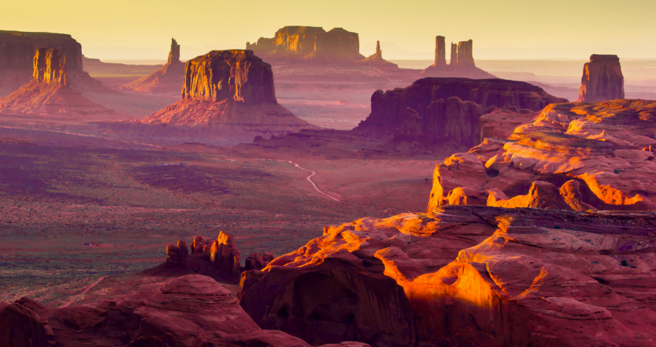 Долина монументов, штат Аризона, земли индейцев навахо. Источник фото: http://www.deksi.ru/