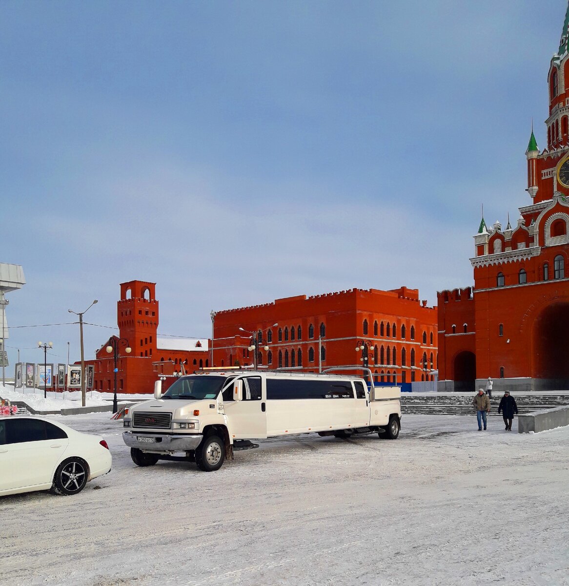 Шикарная аптека в Марий Эл на берегу Кокшаги, можно подумать это чей-то особняк, зашла и показываю, что увидела внутри