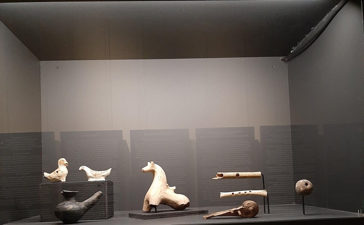 Кроме игры, свистулька отпугивала злых духов (по народному поверью).