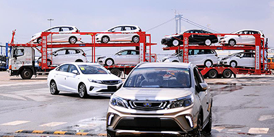 Разницы между покупкой нового или подержанного автомобиля нет. Если автомобиль качественный для своего класса, то и после первых лет эксплуатации машина будет в хорошем состоянии.