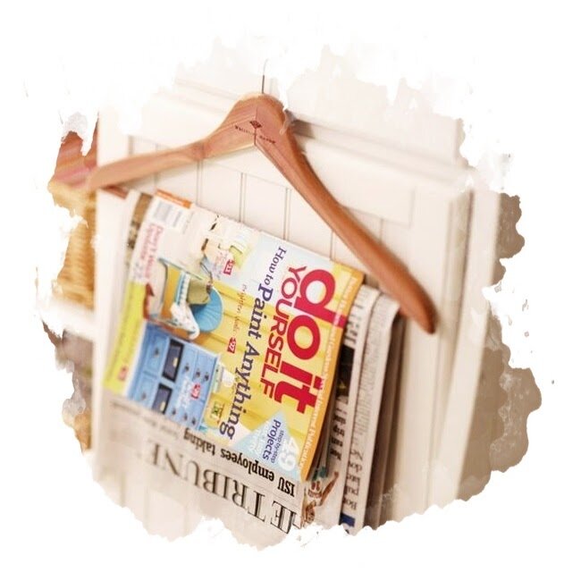 Использование плечиков для хранения журналов