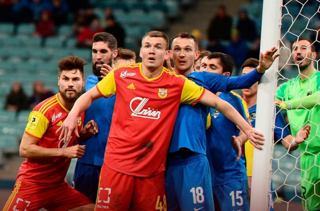 Луценко, и ....какие-то люди в массовке)