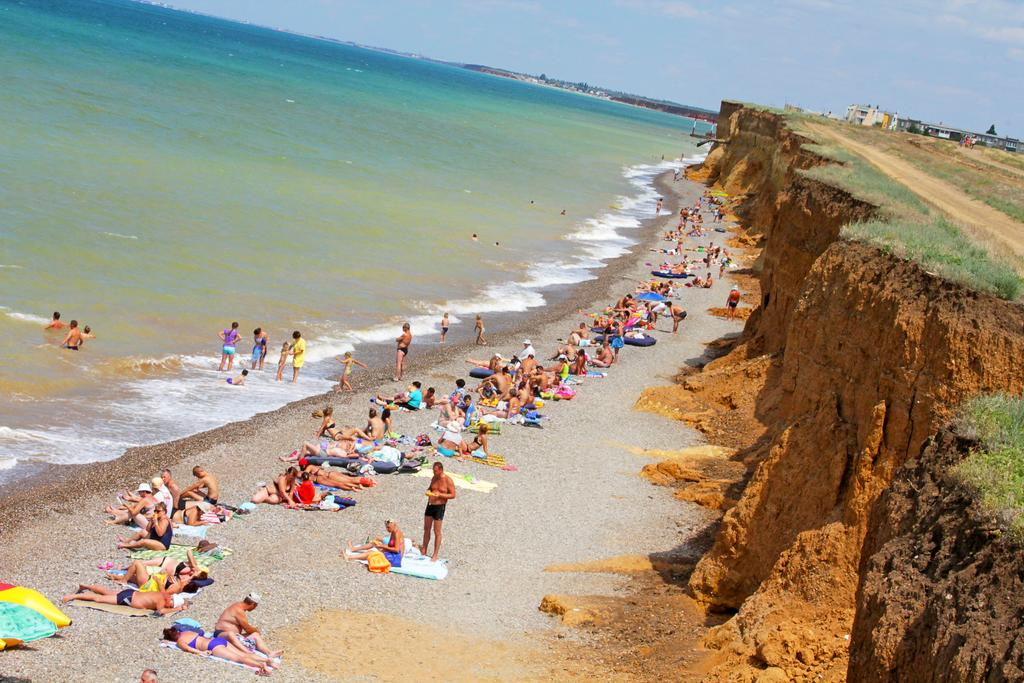 Николаевка симферопольская. Посёлок Николаевка в Крыму. Николаевка пансионат Лев. Симферополь поселок Николаевка. Николаевка белый Лев пляж.