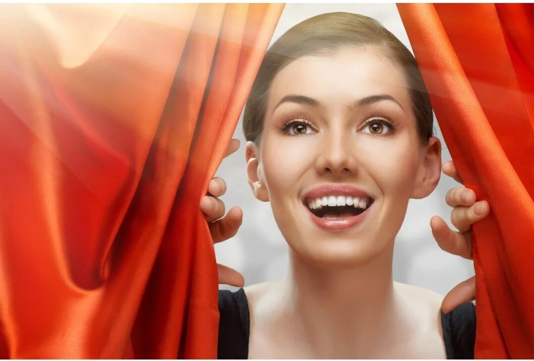 Счастливая зрительница после просмотра артхауса