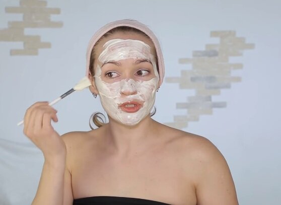 Лицо омолаживается. Женский секрет. Доступная молодость.