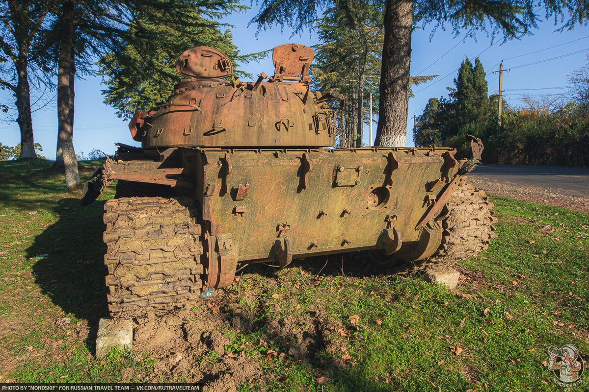 Нашли на окраине дороги заброшенный танк Т-55! Рассказываю его историю и показываю фото ☀?