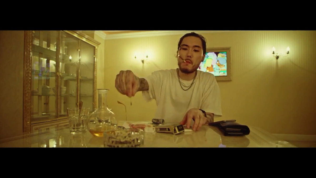 Кадр с клипа "Притон".