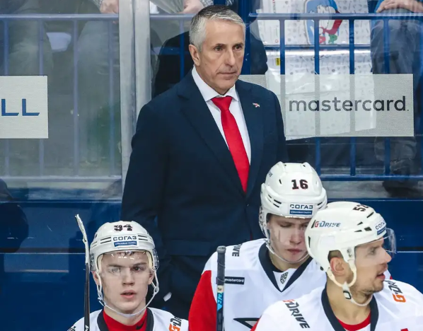 Главный тренер "Авангарда" Боб Хартли. Фото: khl.ru
