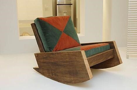 Простая деревянная мебель