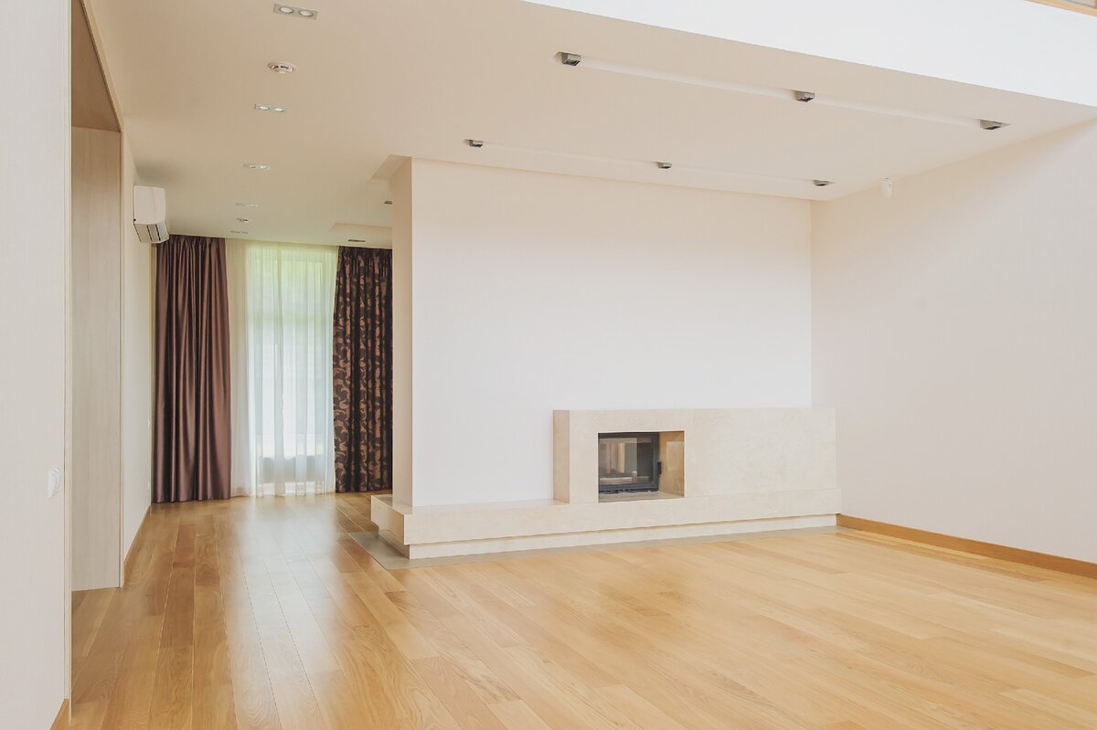 Никольский Парк. Прилесной таунхаус 278 кв.м. Гостиная - переход в столовую.