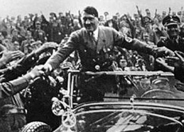 Гитлер с почитателями