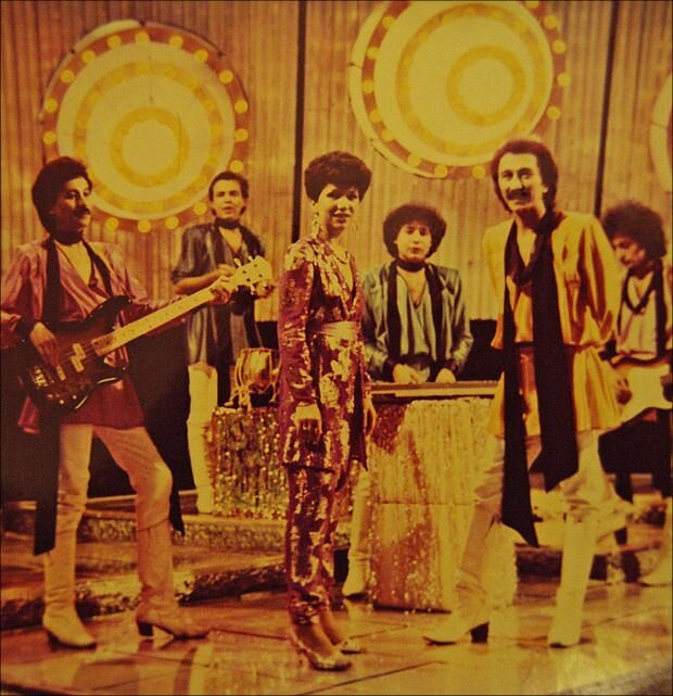 Фаррух закиров ялла. Ялла песни. Группа ялла учкудук. Группа ялла. Солист группы ялла.