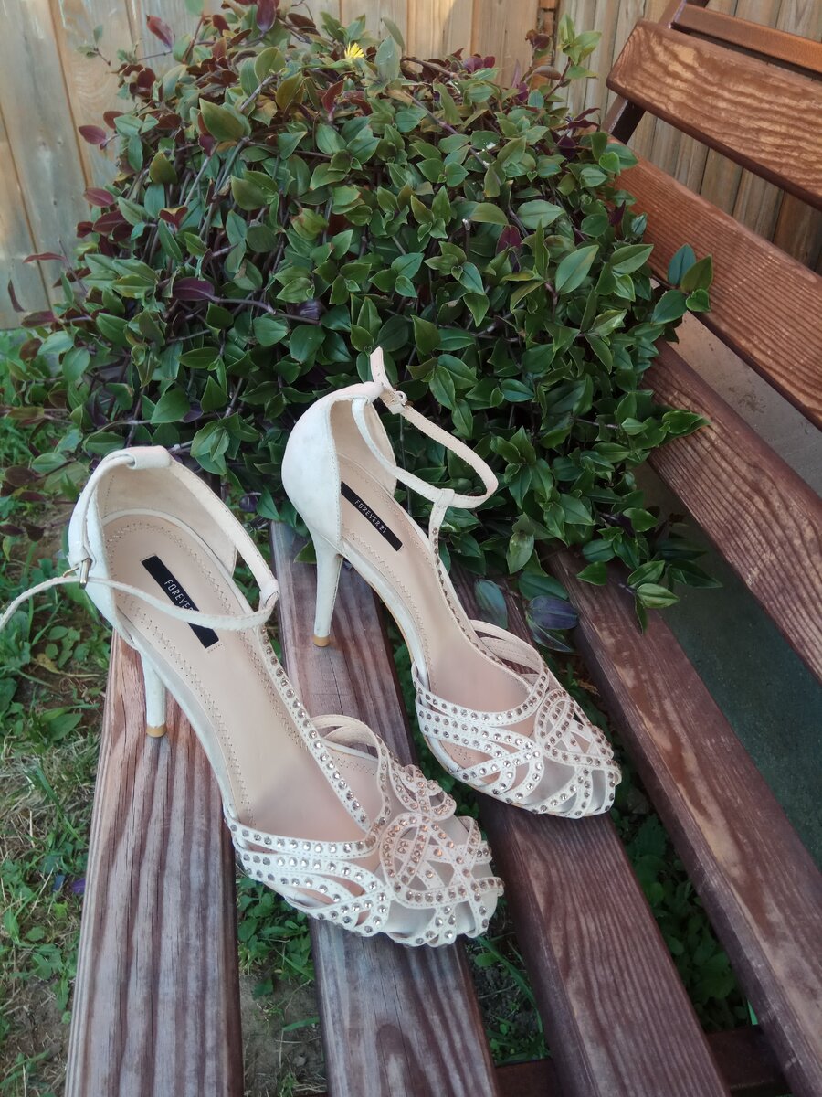 листайте вправо