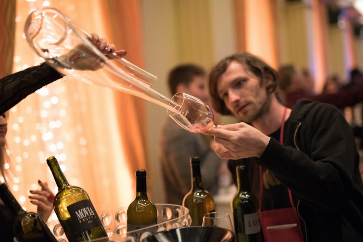 Какое вино ваше?