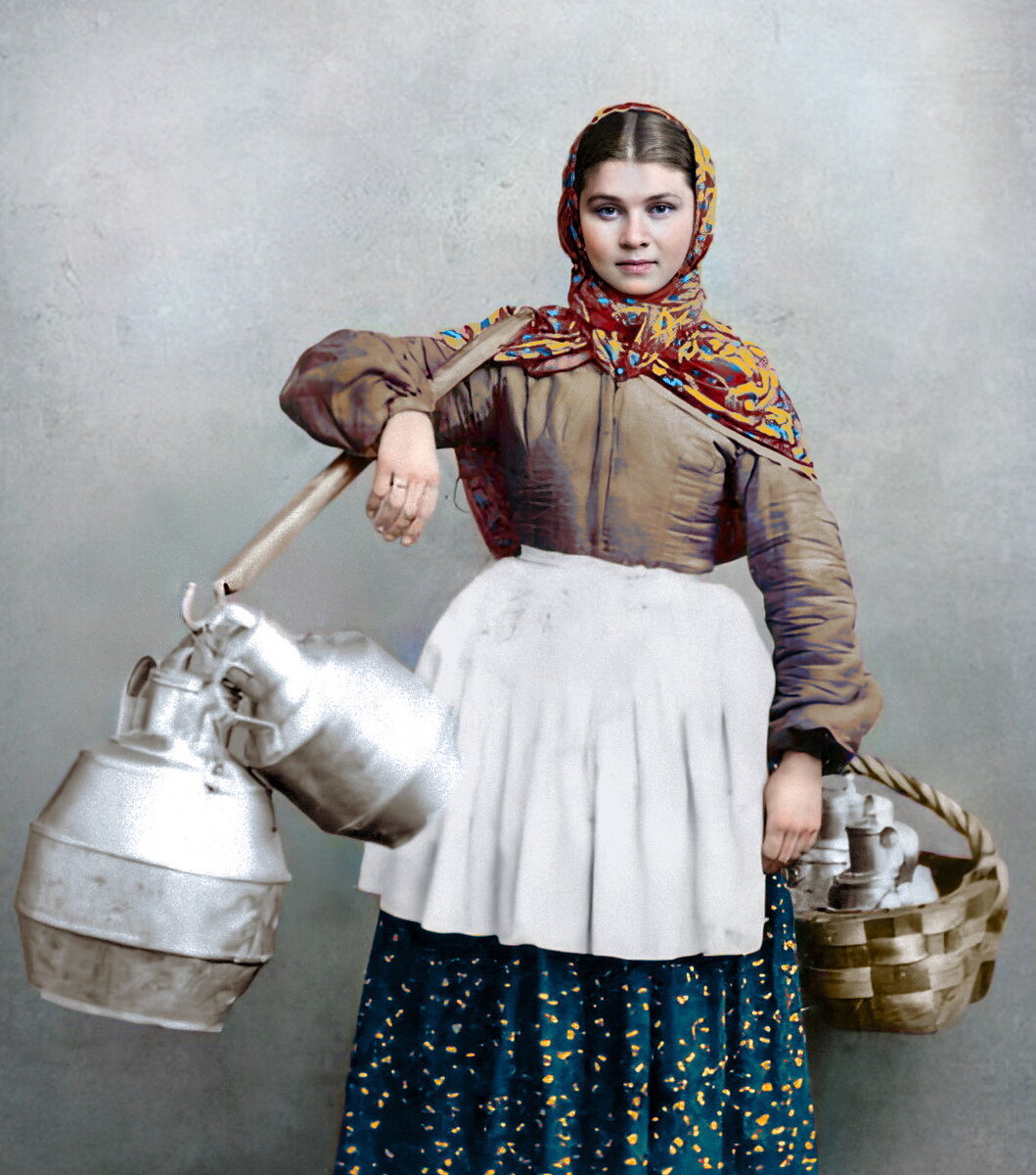 Продавщица молока в Санкт-Петербурге, (раскрашенное фото 1860-е) пример забитой женщины одетой в неопрятные лохмотья, которых очень много на улицах столицы