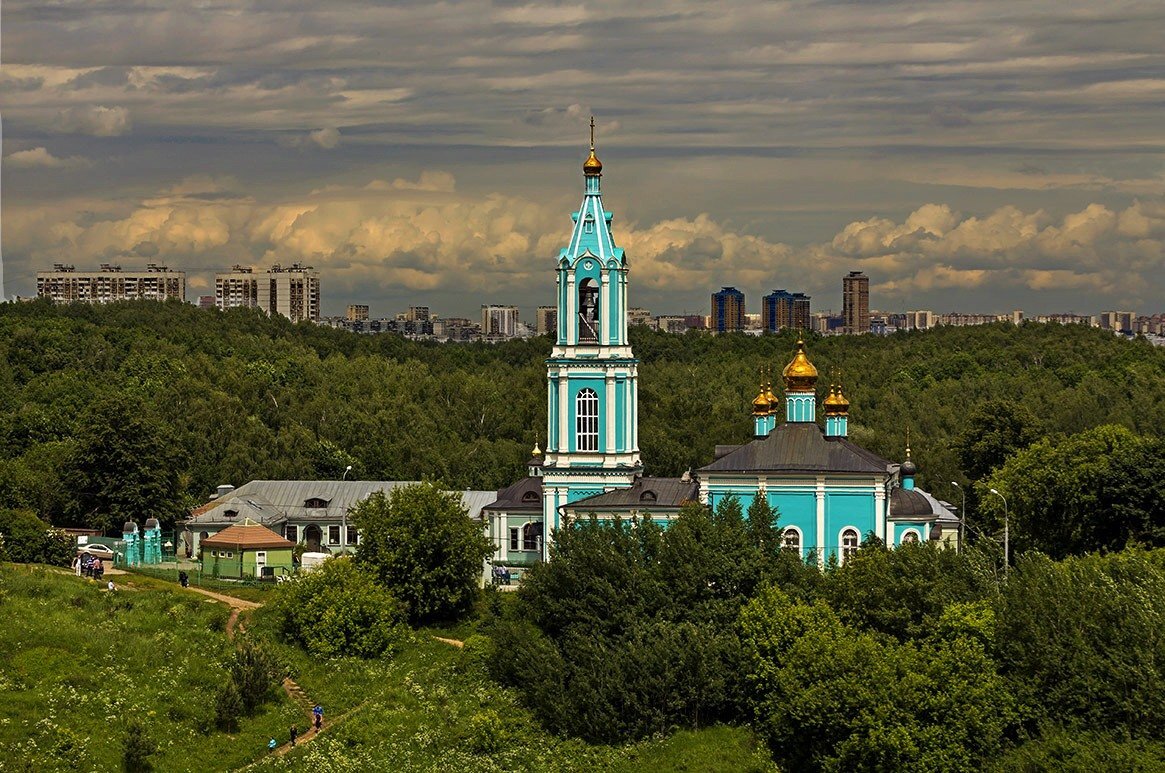 сайт fotokto.ru Храм Рождества Богородицы в Крылатском, настоятелем которого был отец Георгий