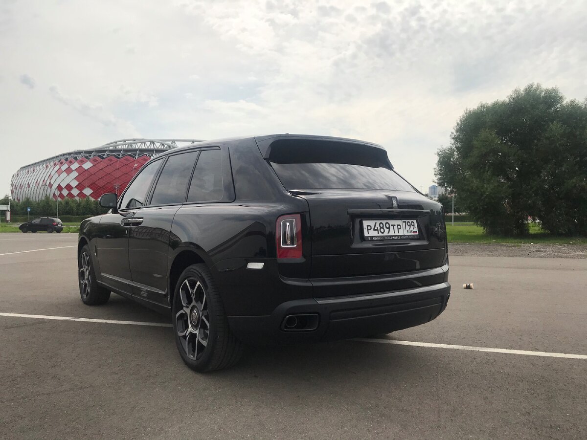 Роллс Ройс Cullinan Black badge