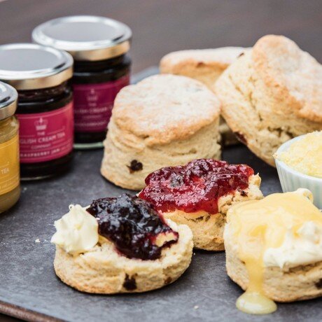 Английские сконы со сливками и джемом. Фото google.co.uk