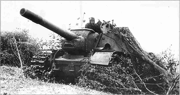 ИСУ-152 «сбрасывает» маскировку. Фото в свободном доступе.