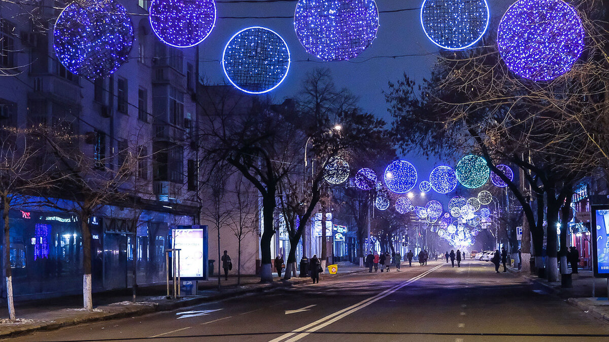 Улица Красная вечером