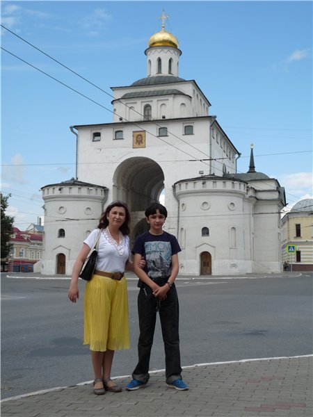 Золотые ворота - главный памятник города. XII век.