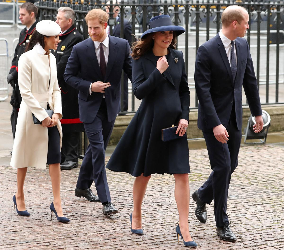 Стиль королевской семьи. Кейт Миддлтон и Меган Маркл. Kate Middleton and Meghan Markle. Кейт Миддлтон and Meghan Markle. Кейт и Меган битва герцогинь.