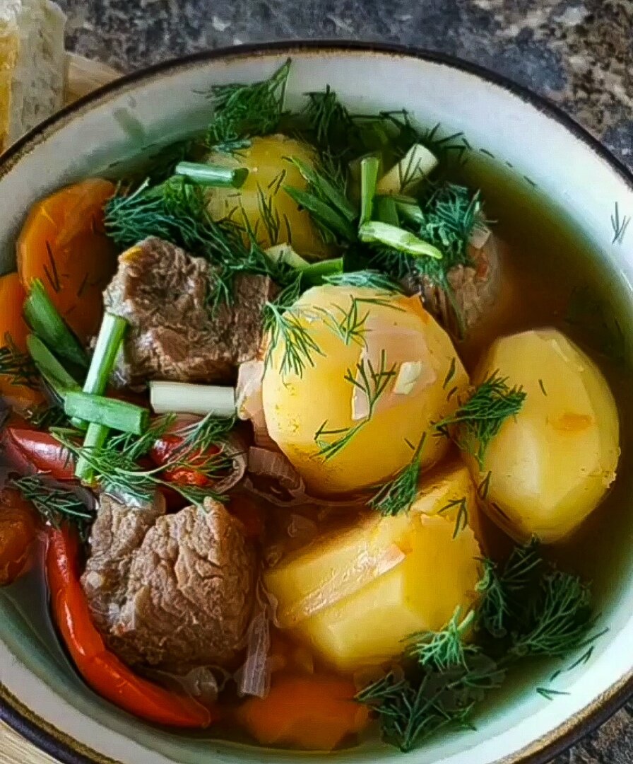 Шурпа - является блюдом восточной кухни. Это очень густой, вкусный и насыщенный суп. 