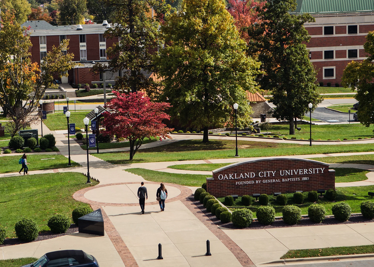 University was found. Universities and colleges of the uk презентация английский язык. University was found. Oakland university. Презентация про торонтский университет.