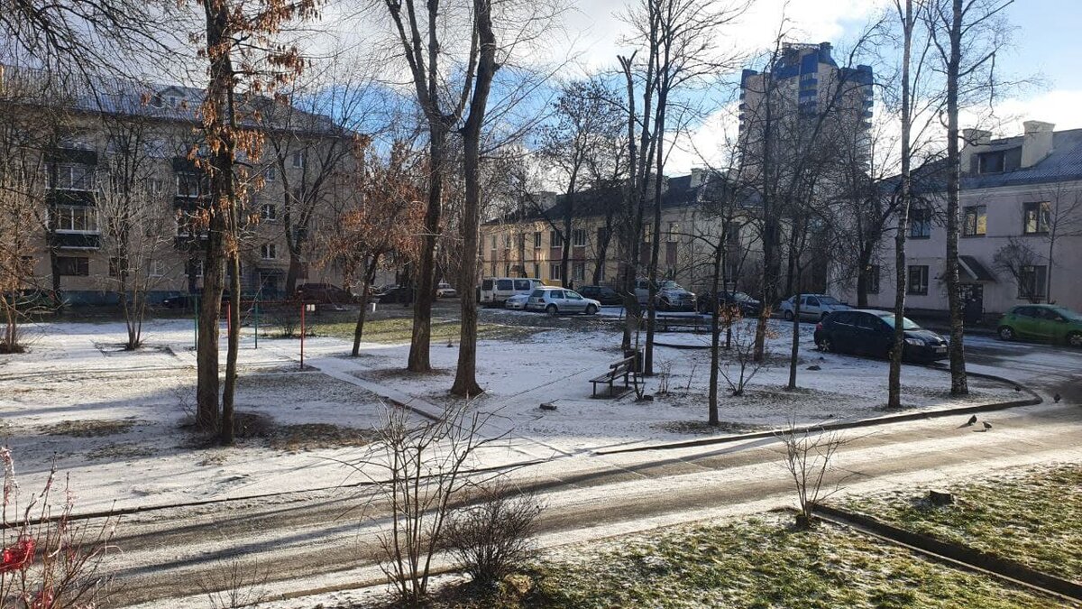 Минск с просыпающимся солнцем 7 января 2022 года. Фото by Solnolita.