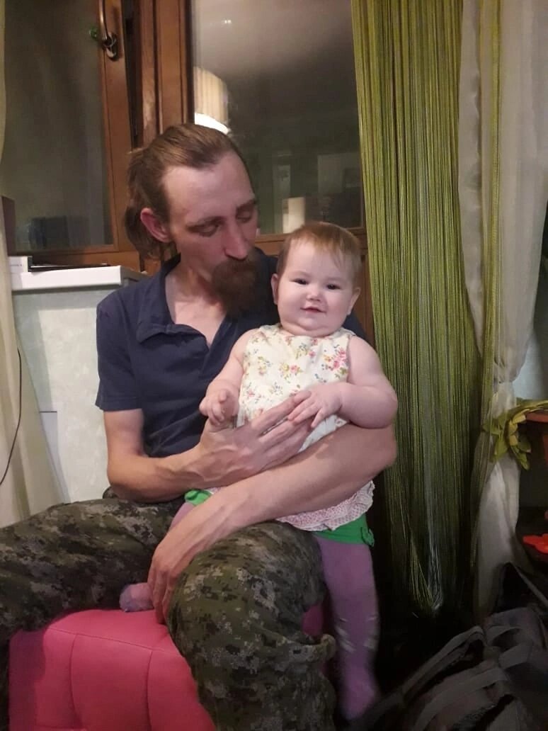 Любимый с младшей дочкой. Фото автора