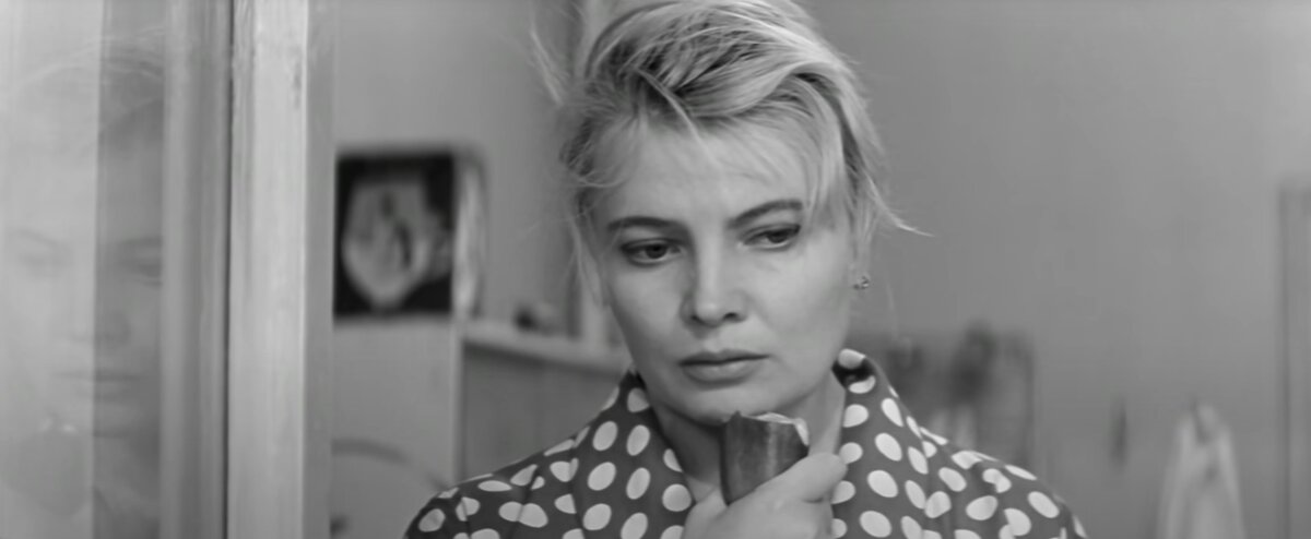 Здесь и далее кадры из фильма "Три тополя на Плющихе"