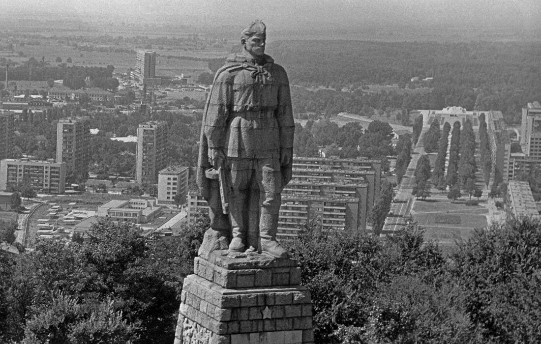 Болгария пловдив памятник алеше