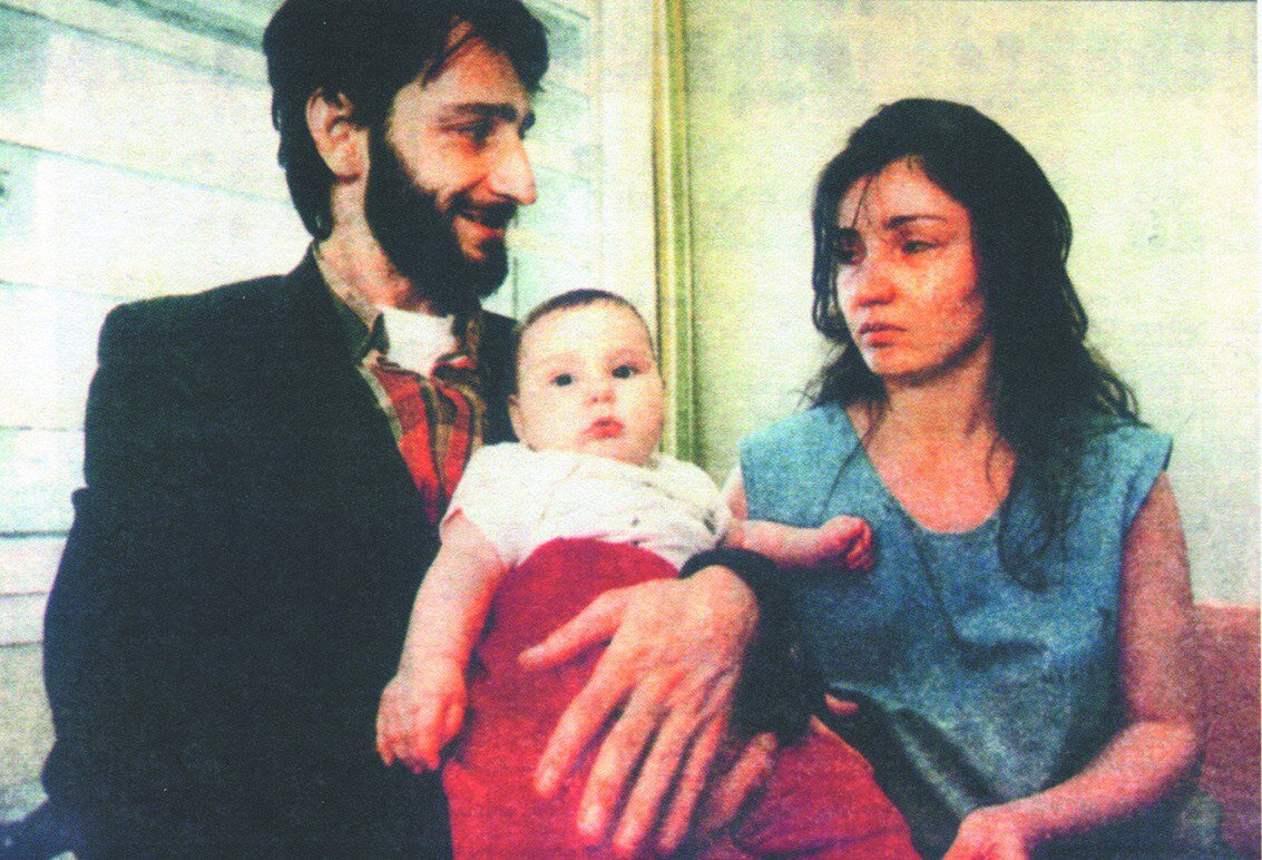 1993 год. Мусаевы с дочкой Сабиной / fontanka.ru