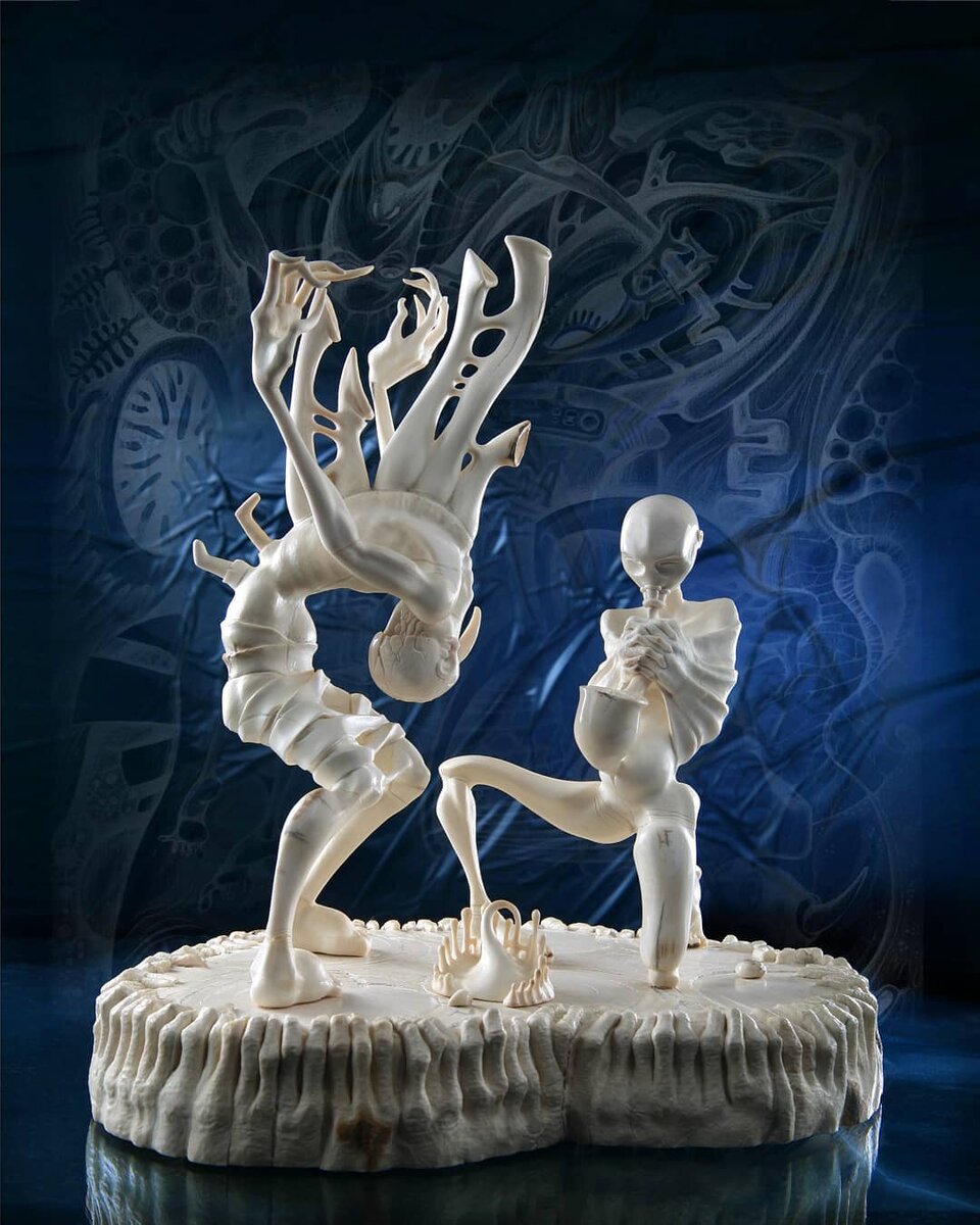 «Невыносимая музыка», высота 27 см, бивень мамонта, частная коллекция