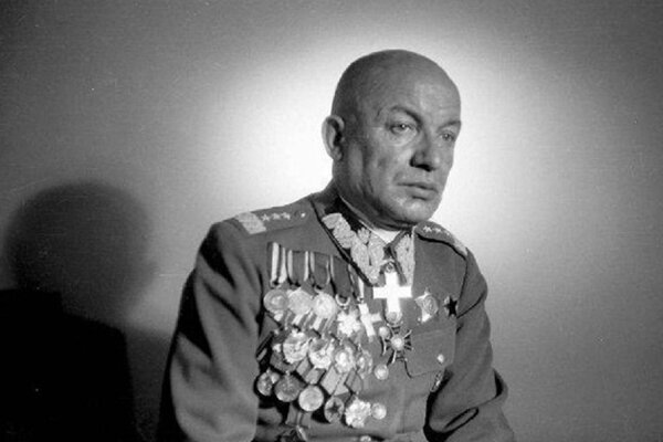 В нашей стране каждый хоть раз слышал о великом генерале Ватутине, который после нападения украинских националистов получил тяжелые ранения и скончался.-2
