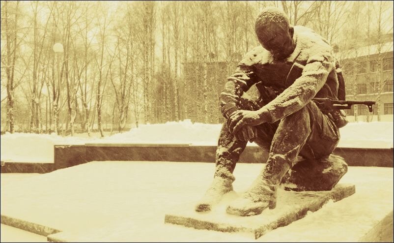 Трех не нужно больше ждать,                                                                                                       Было восемь, стало пять.
С арифметикою дружим,
Вычитая смело служим:
Минус, минус, где же плюс?
Если в плюсе, значит трус...
Три стакана, три куска, 
хлебец с водкой и тоска. (Эпиграф)