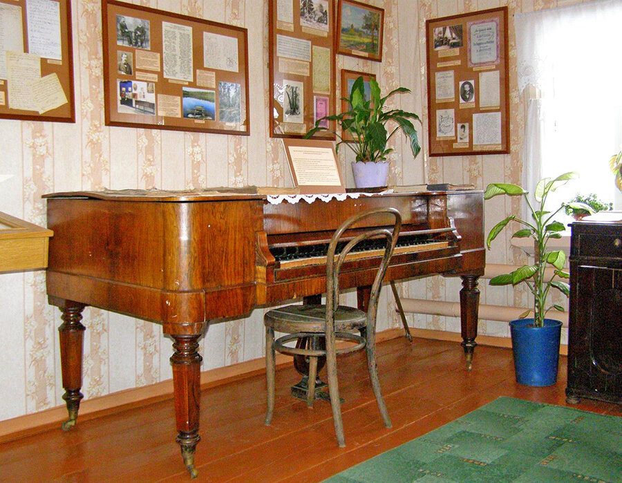 Старое пианино. С сайта "Любовь безусловная"