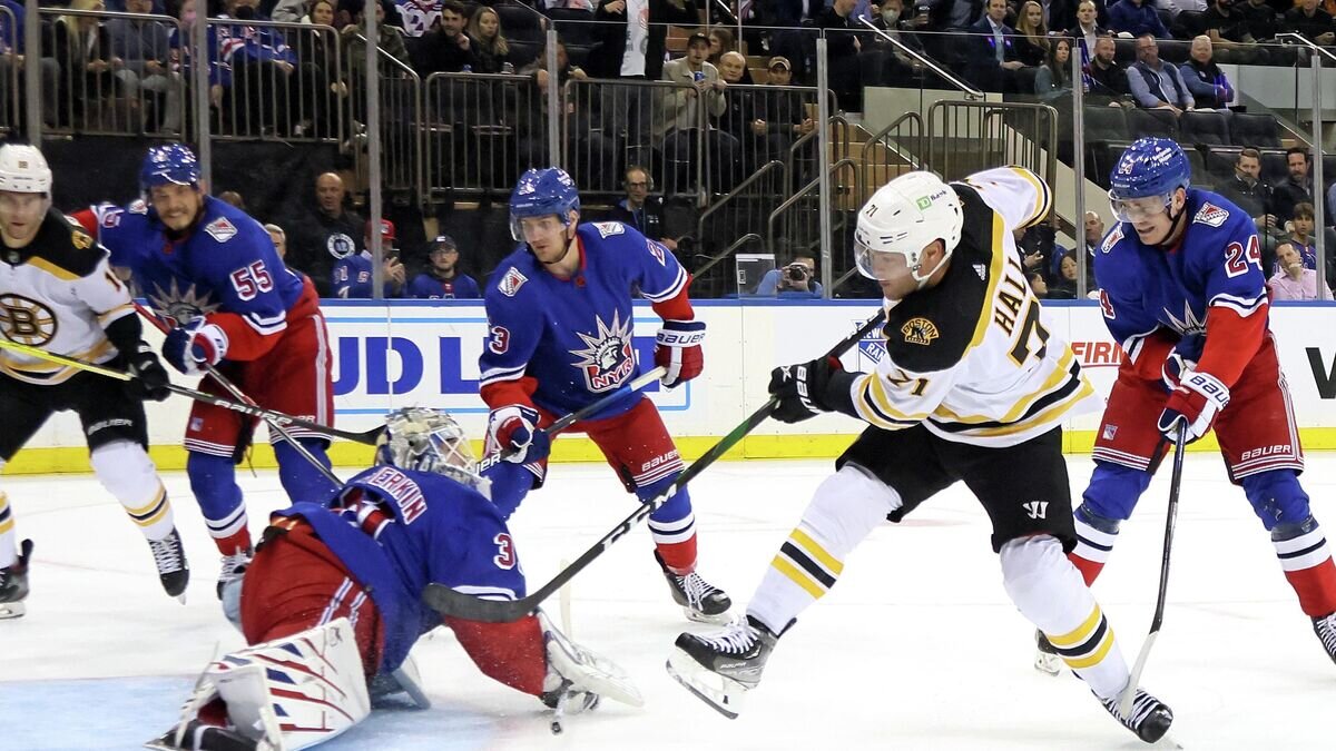    Эпизод матча "Нью-Йорк Рейнджерс" - "Бостон Брюинз"© Фото : twitter.com/nhlbruins