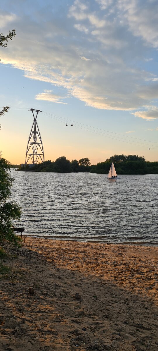 Берег Гребного канала в центре Нижнего Новгорода