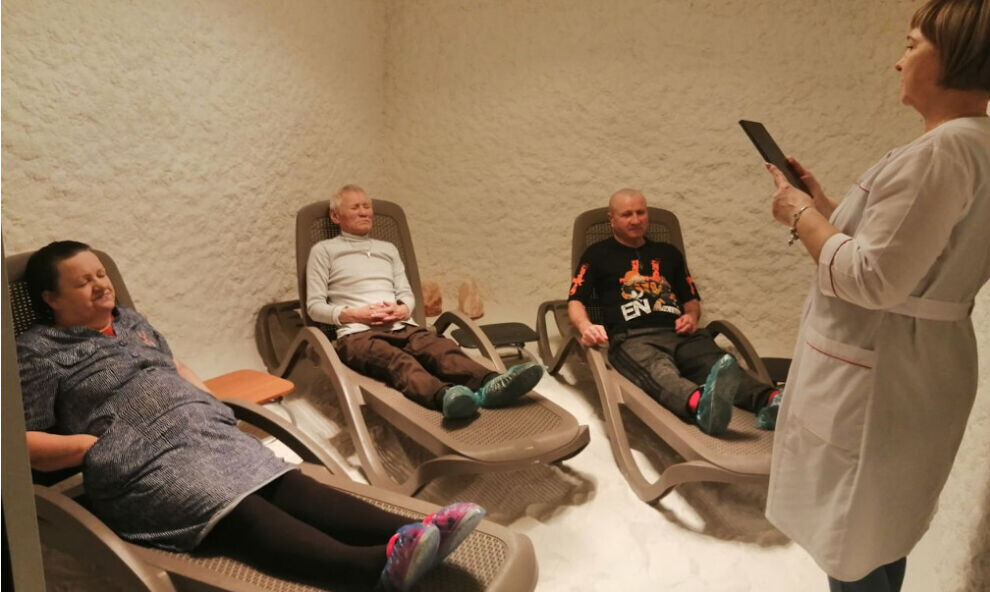    На Ямале в организациях соцобслуживания появились тренажер остроты зрения и искусственное солнце