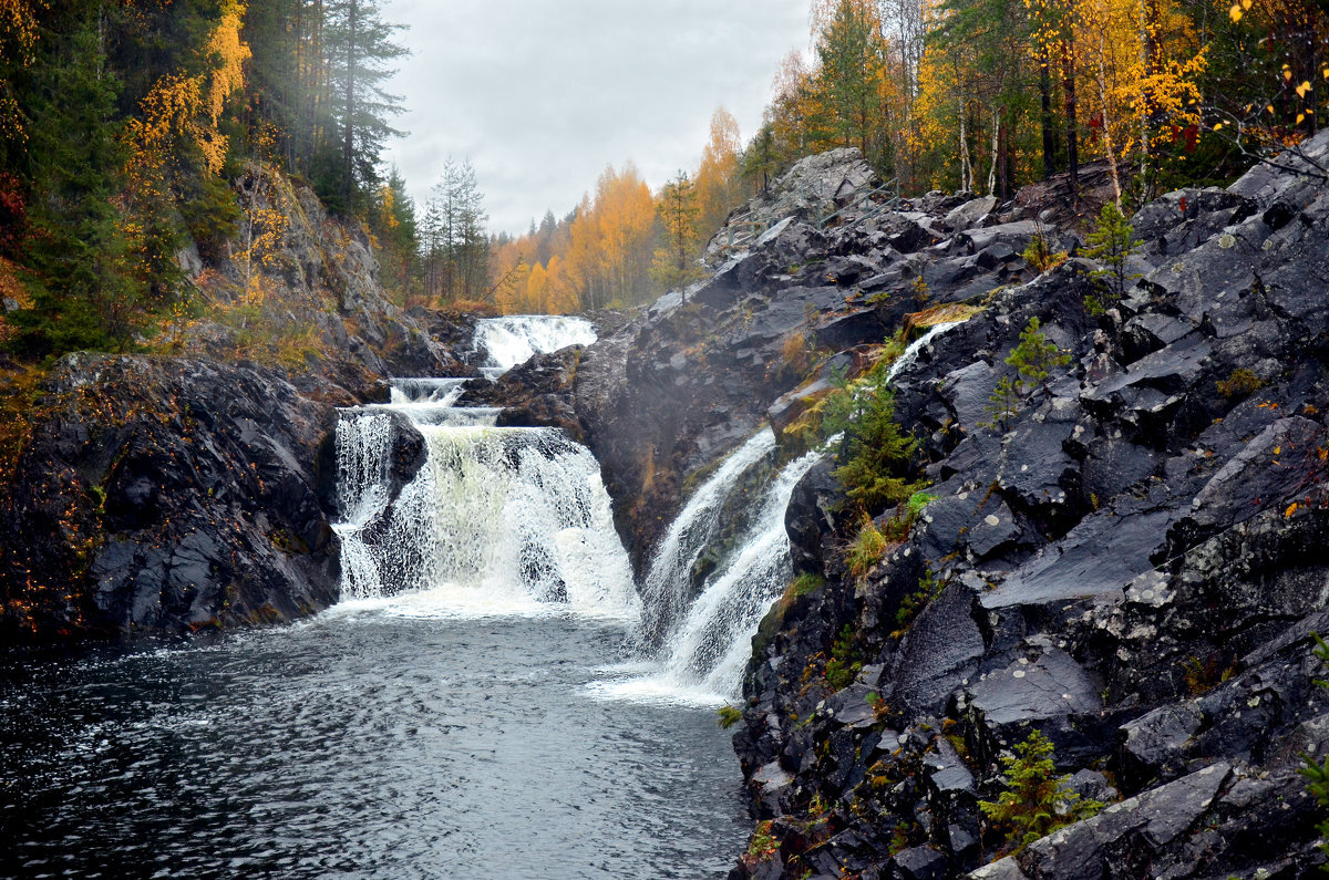 Красивые места в Карелии водопад Кивач